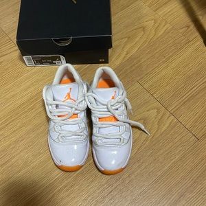 KIDS JORDAN 11 Retro Low! White/Bright Citrus